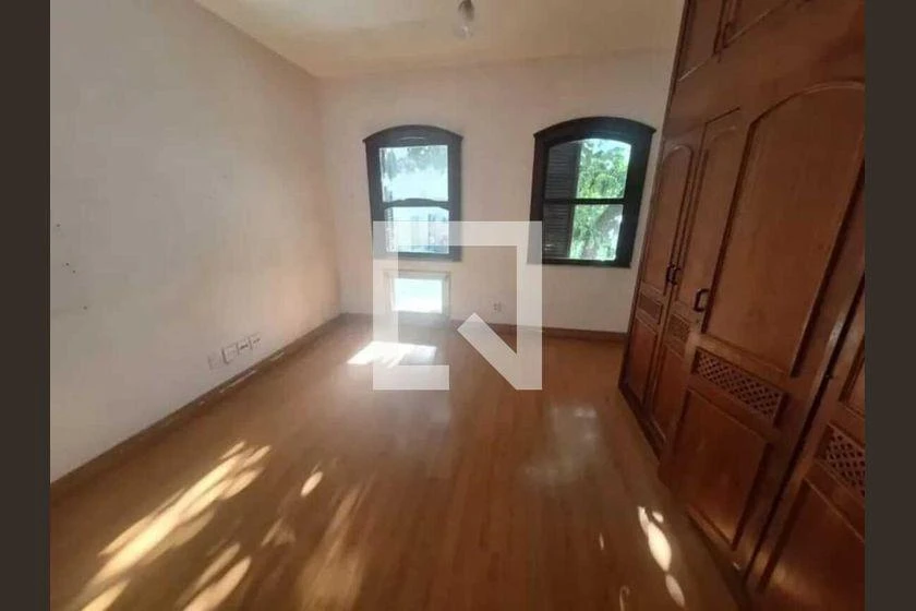 255 m² apartment with 3 bedrooms and 5 bathrooms — photo 4