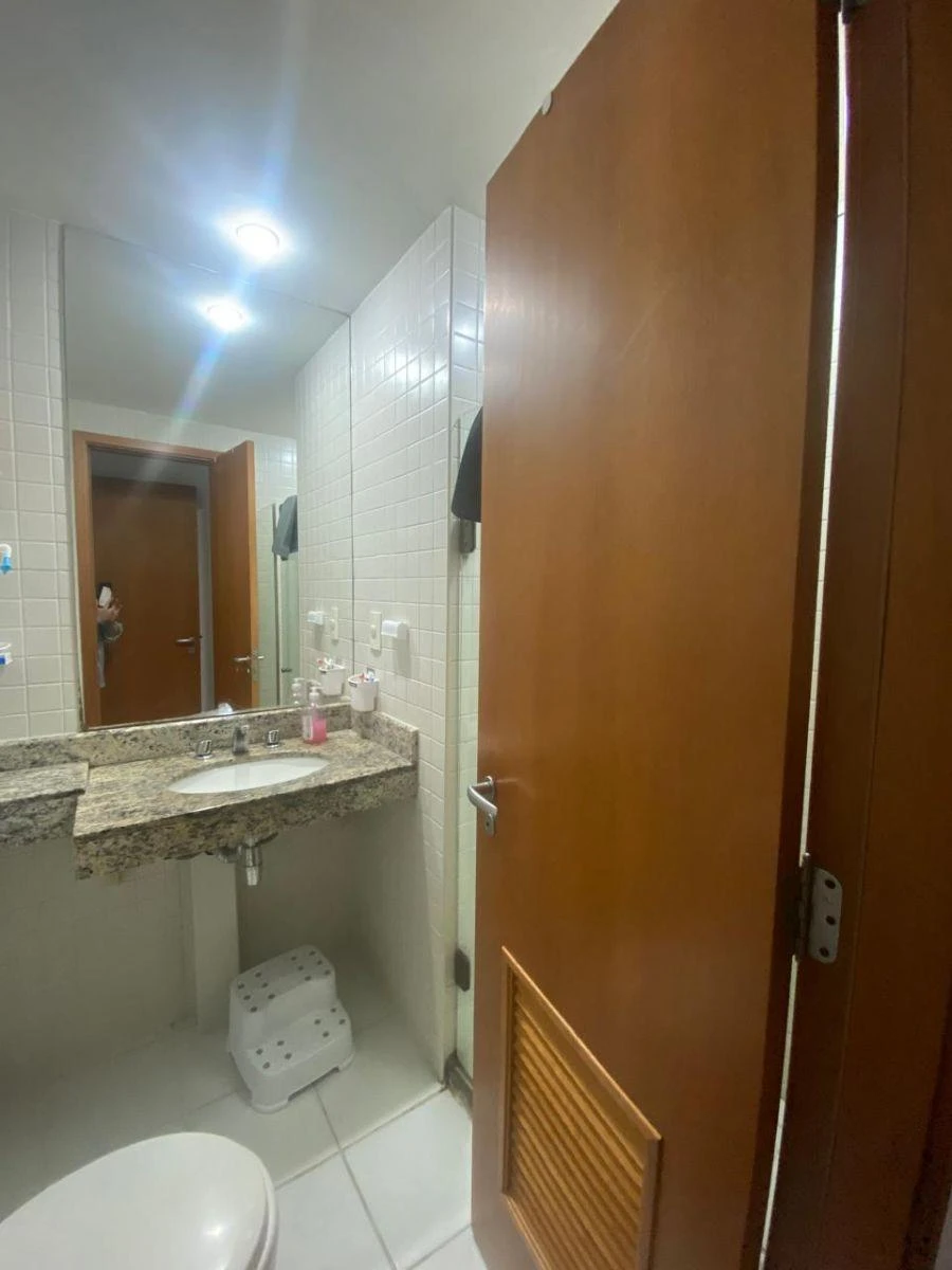 2-bedroom apartment with suite and balcony — photo 4