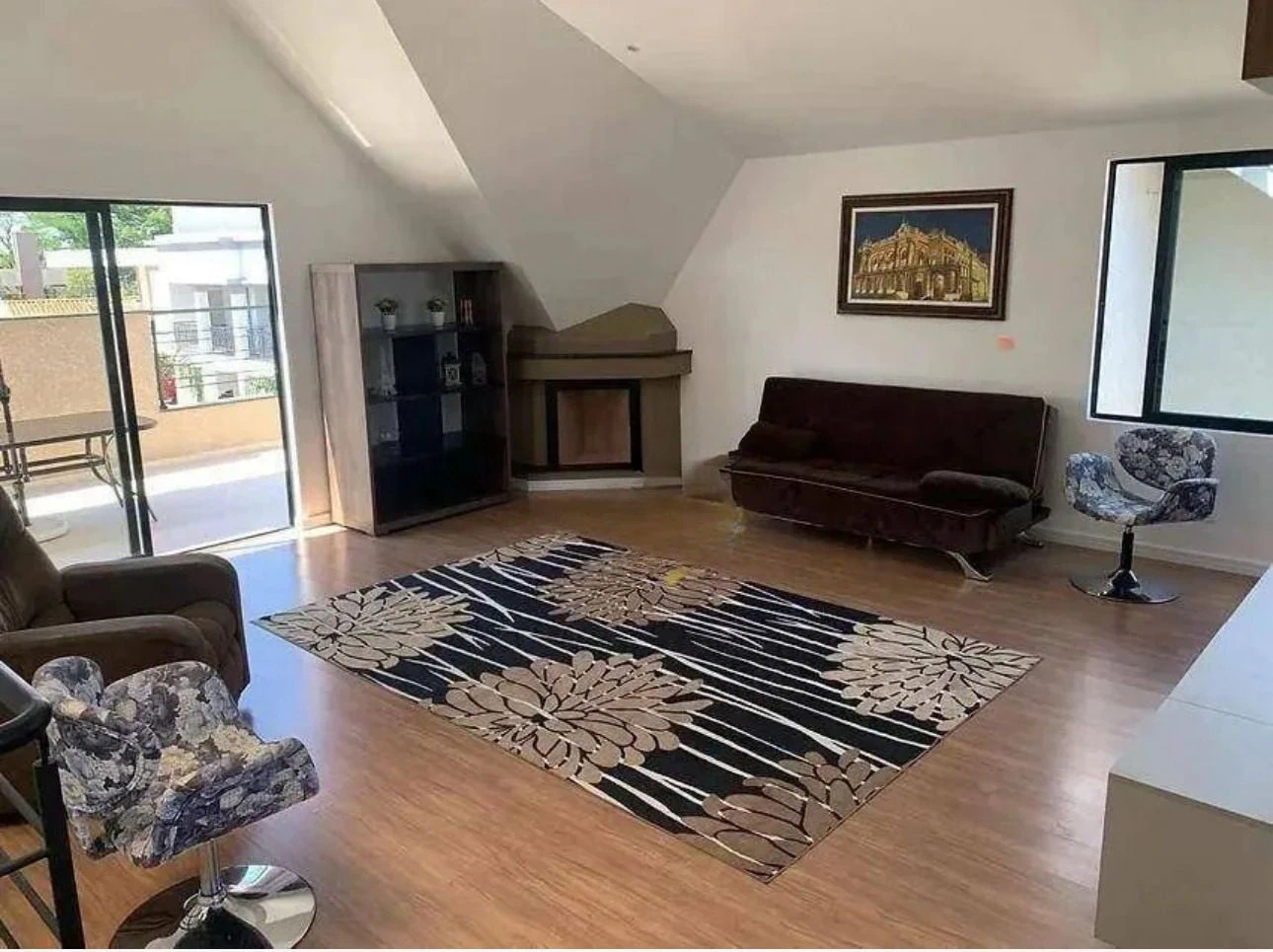 Дом с 5 спальнями и 4 ванными-сюитами, 316 м²