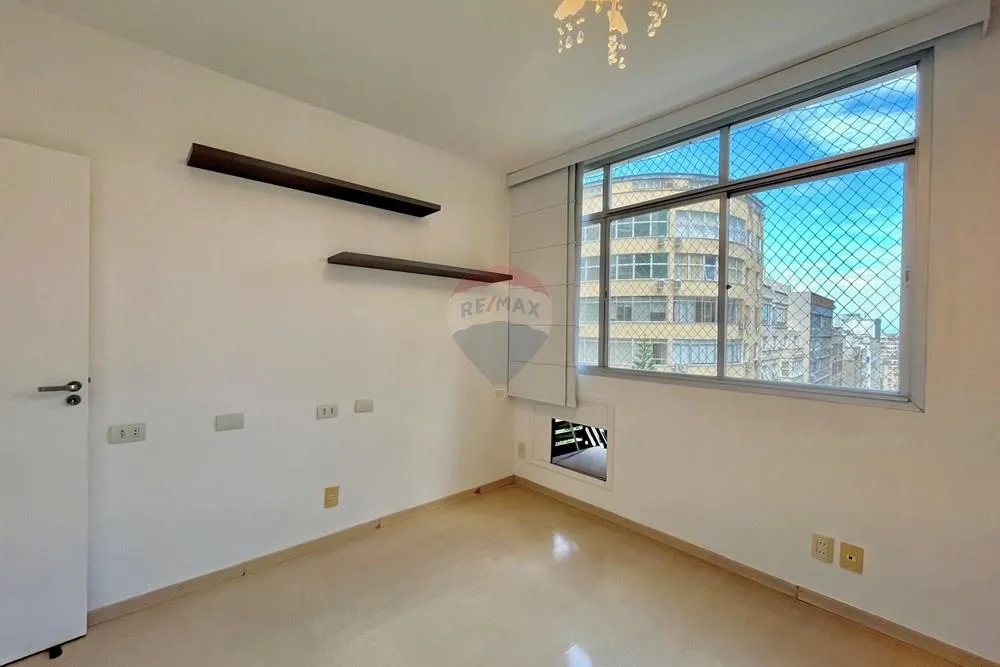3-bedroom apartment with a mountain view in Rio de Janeiro — photo 16