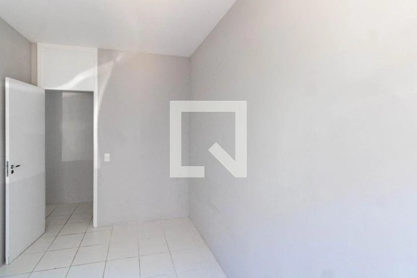 2-bedroom apartment in a building with a gym — photo 2