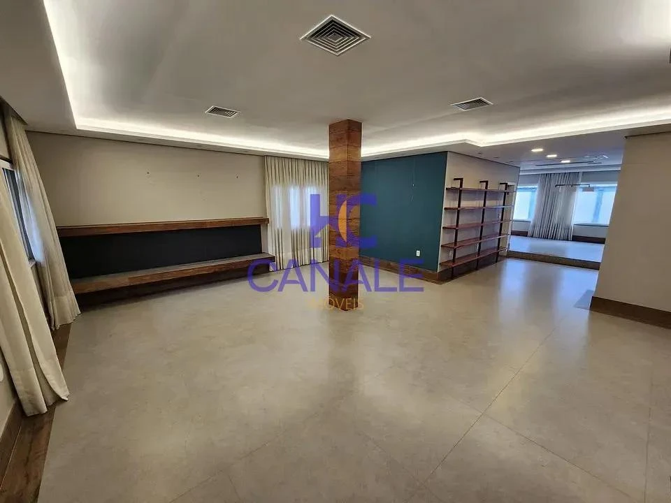 House with 5 bedrooms and mountain-view windows — photo 11