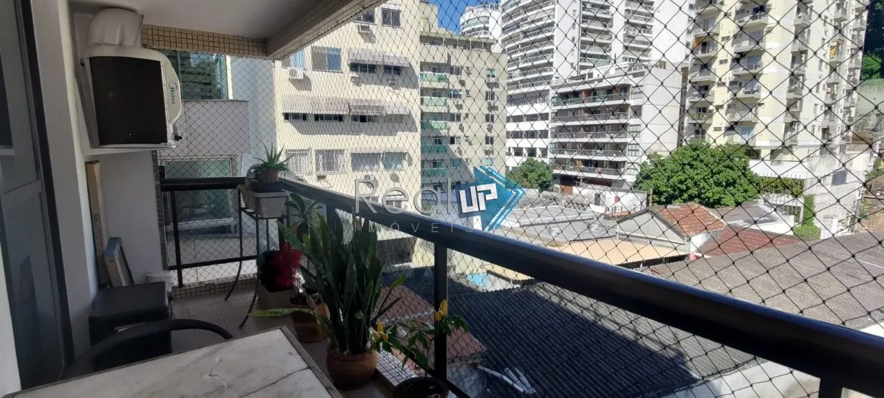 Unfurnished apartment with 3 bedrooms and a glazed balcony — photo 5