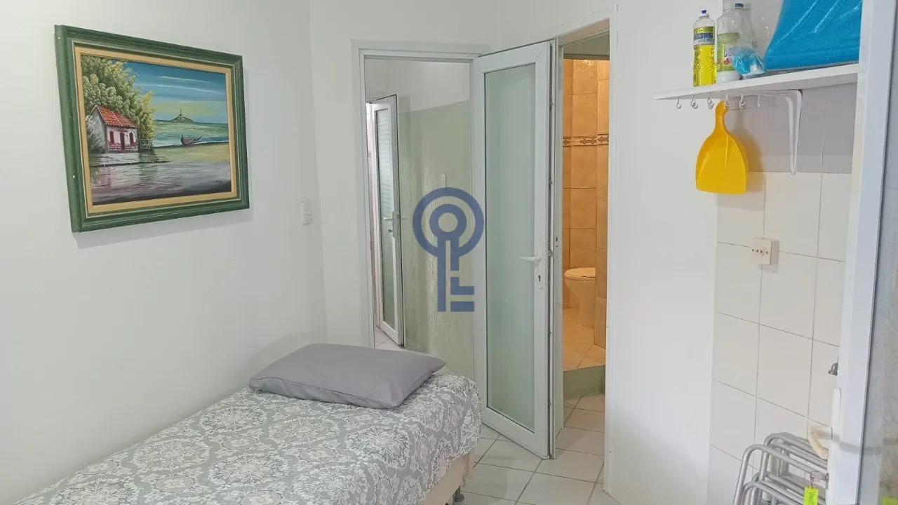 Furnished 2-bedroom apartment with open-plan kitchen — photo 10