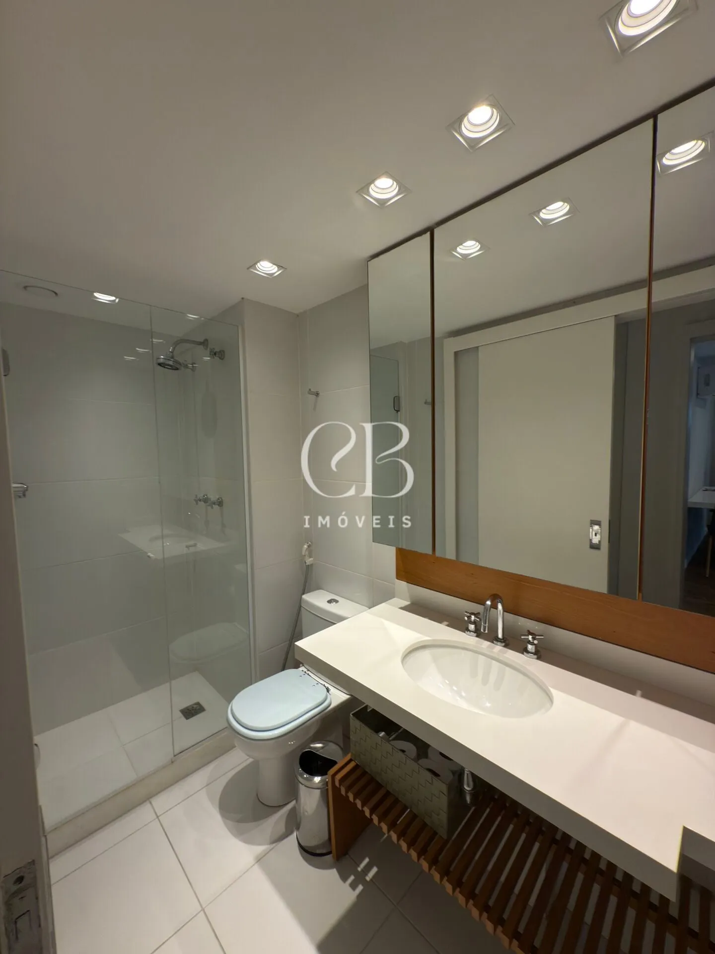 Furnished 2-bedroom apartment with en-suite bathrooms — photo 39