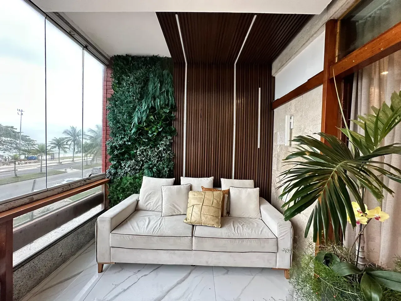 Furnished 250 m² apartment with 4 bedrooms and 5 bathrooms — photo 8