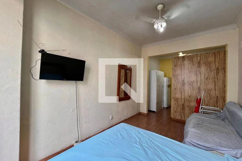 Furnished apartment, 31 m², with wood or laminate floors — photo 6