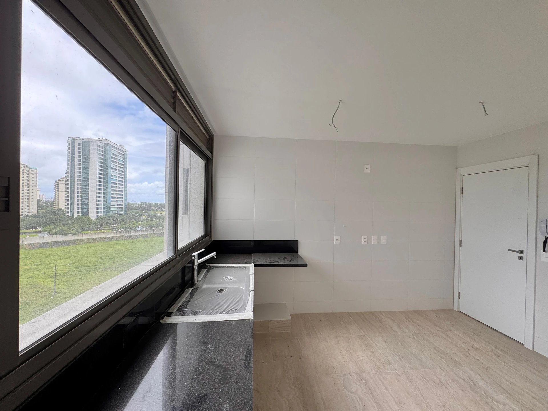 3-bedroom apartment with a home office — photo 41
