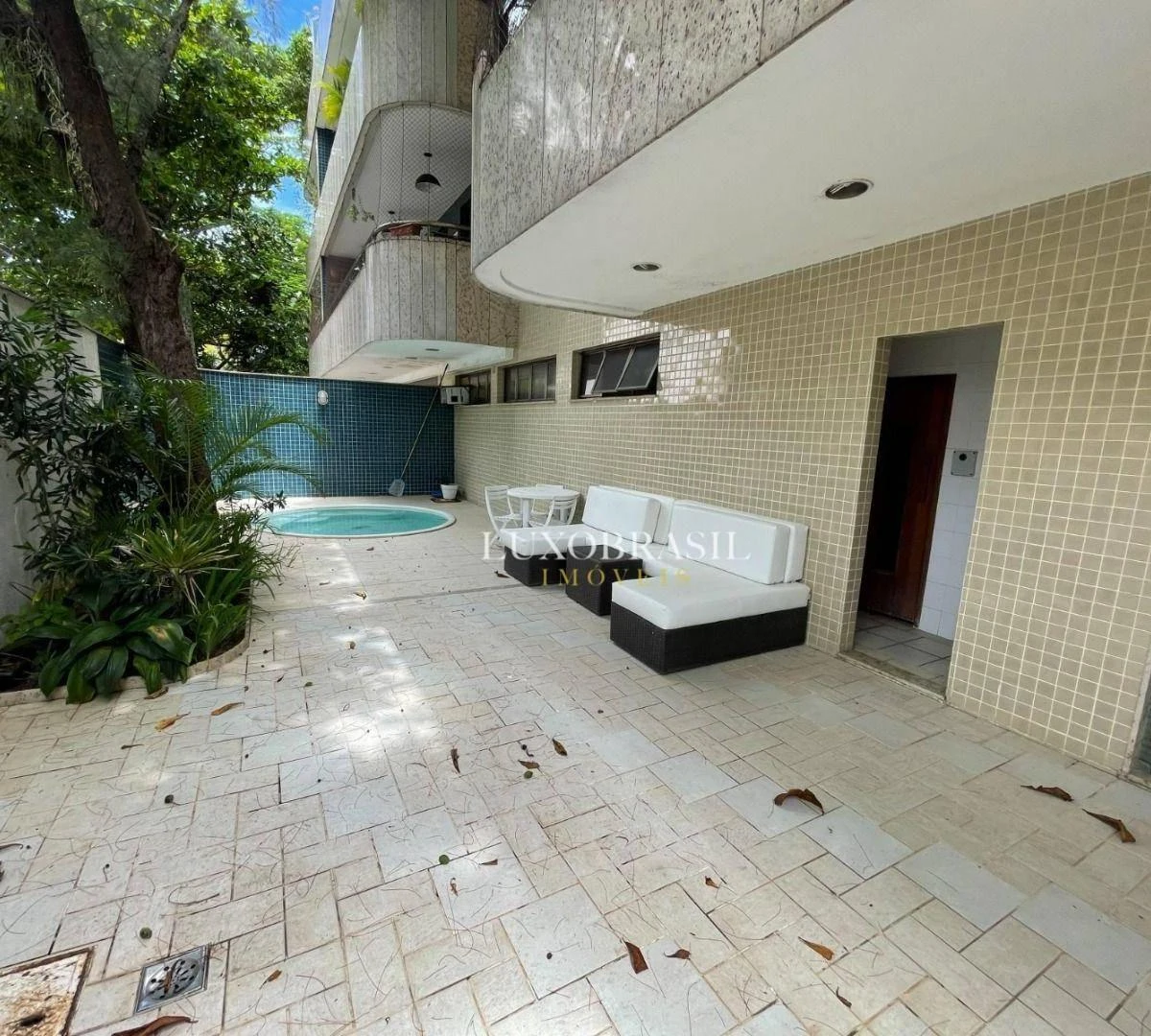 Furnished 3-bedroom apartment with 3 bathrooms — photo 27