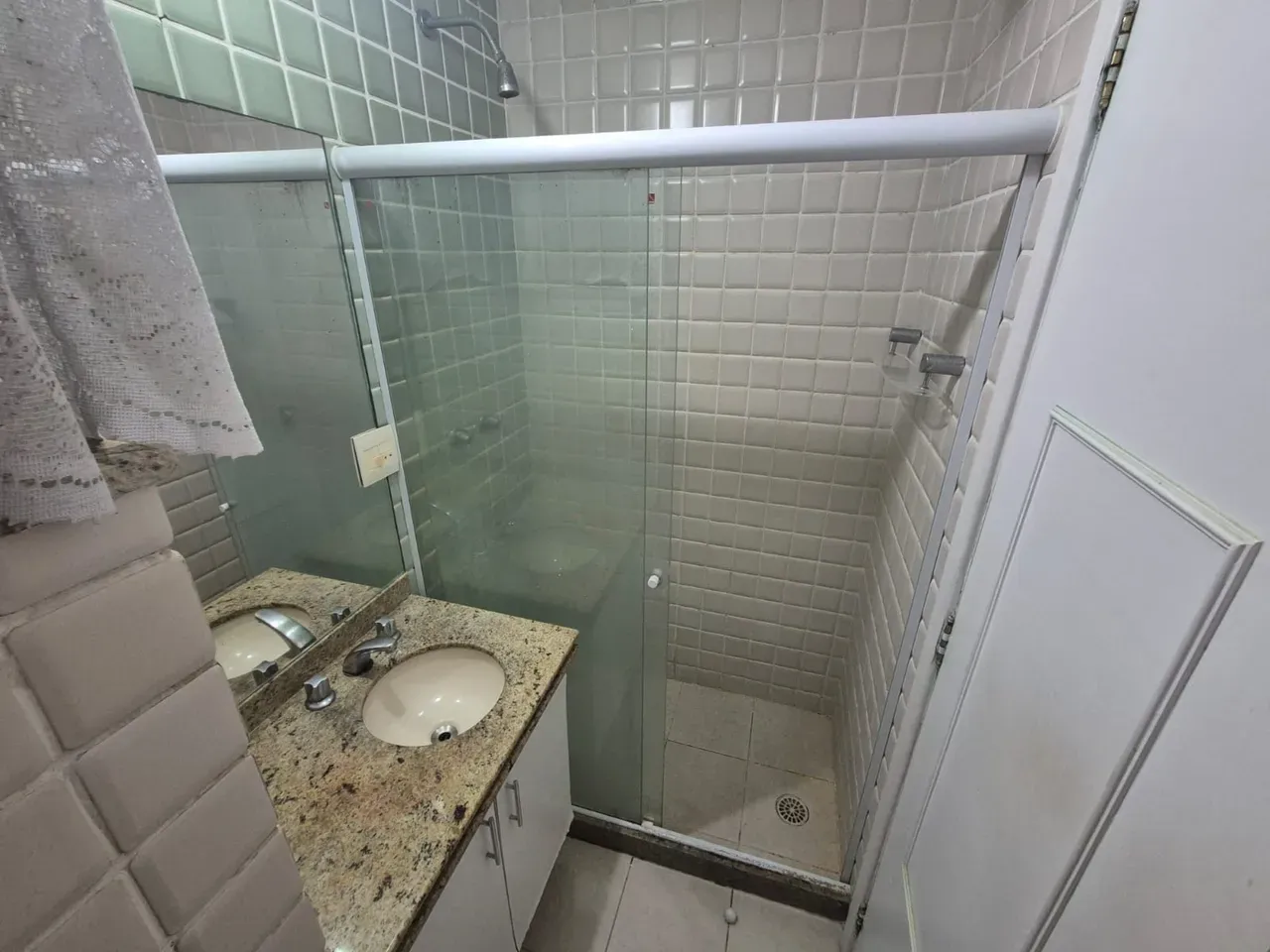 Glass-enclosed balcony in a 3-bedroom apartment, 115 m² — photo 9