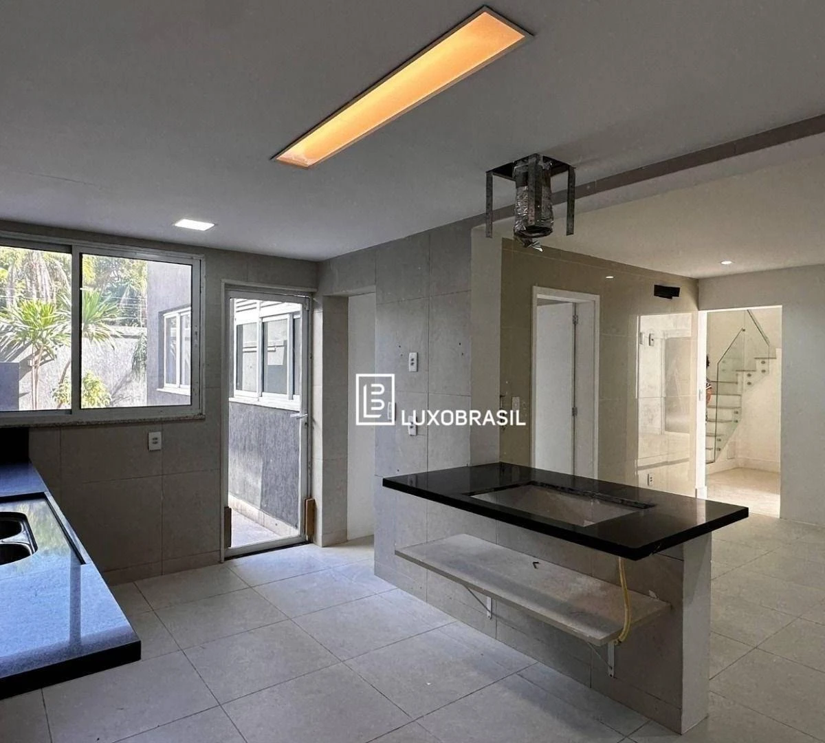 House with 7 bedrooms and 700 m², gas kitchen — photo 48