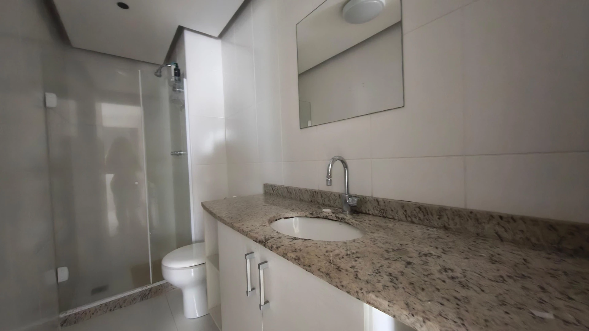 Glass-enclosed balcony in a 3-bedroom apartment, 87 m² — photo 26