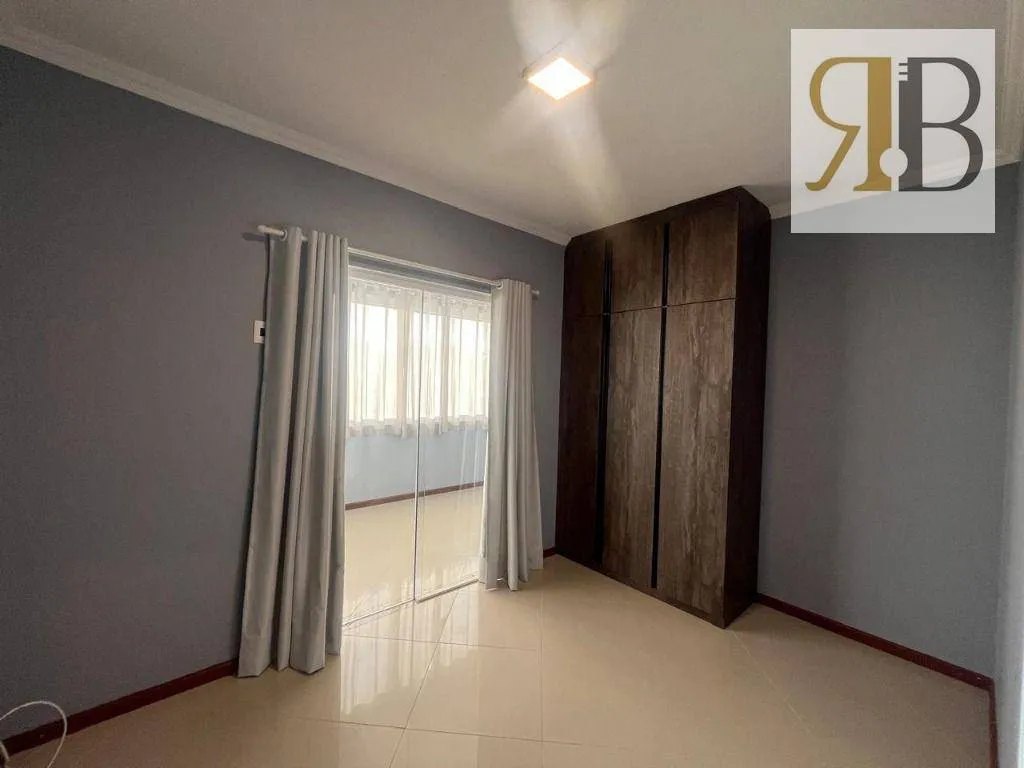4-bedroom house with 5 bathrooms, 400 m² — photo 37
