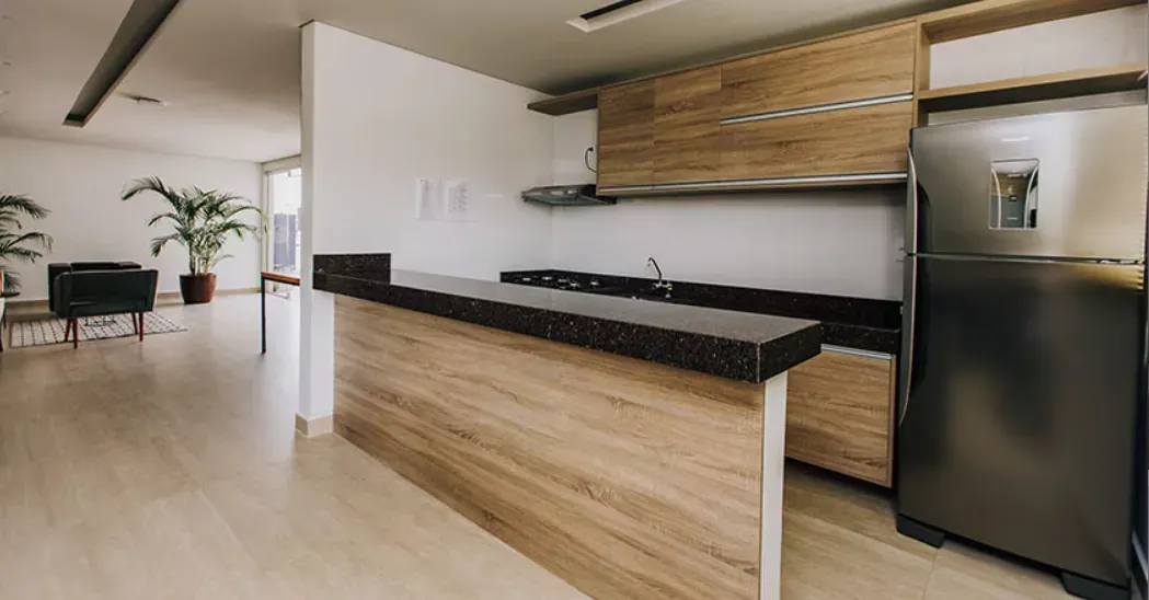 Furnished 2-bedroom apartment with a balcony — photo 23
