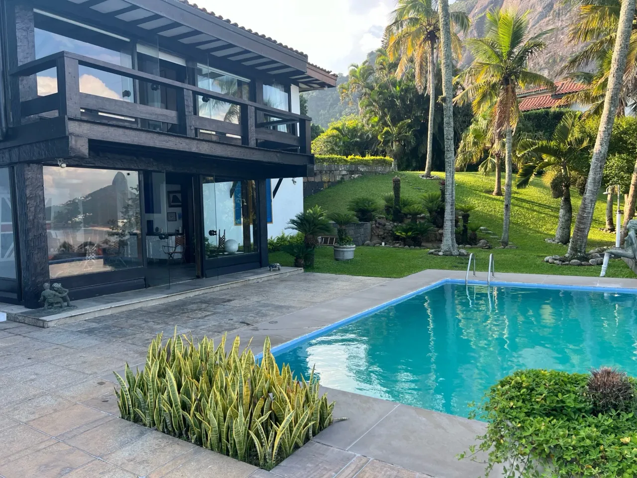 Furnished house with 5 bedrooms and 5 bathrooms — photo 16