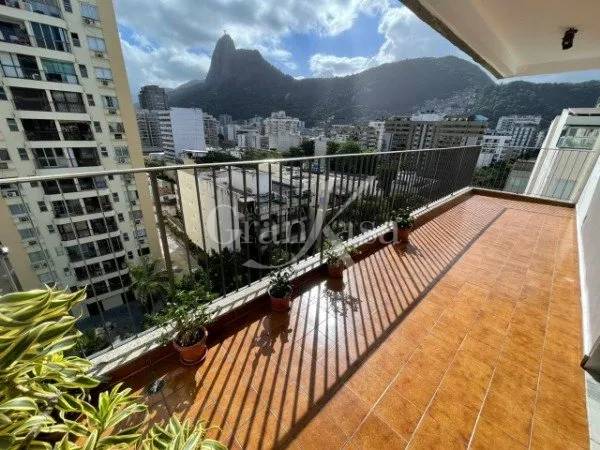 2-bedroom apartment with home office