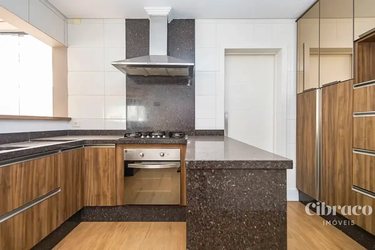 House with 3 bedrooms and a gas-stove open-plan kitchen — photo 14