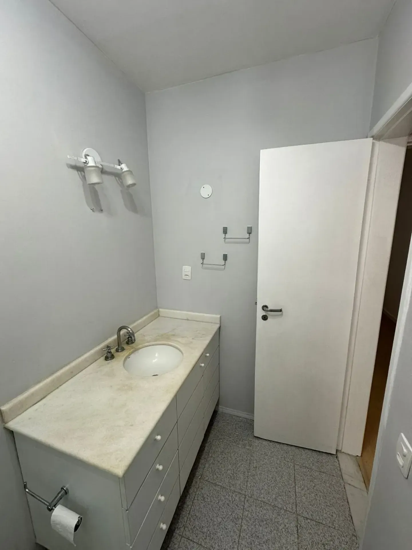 Apartment with a closed kitchen and gas stove; 2 bedrooms — photo 37