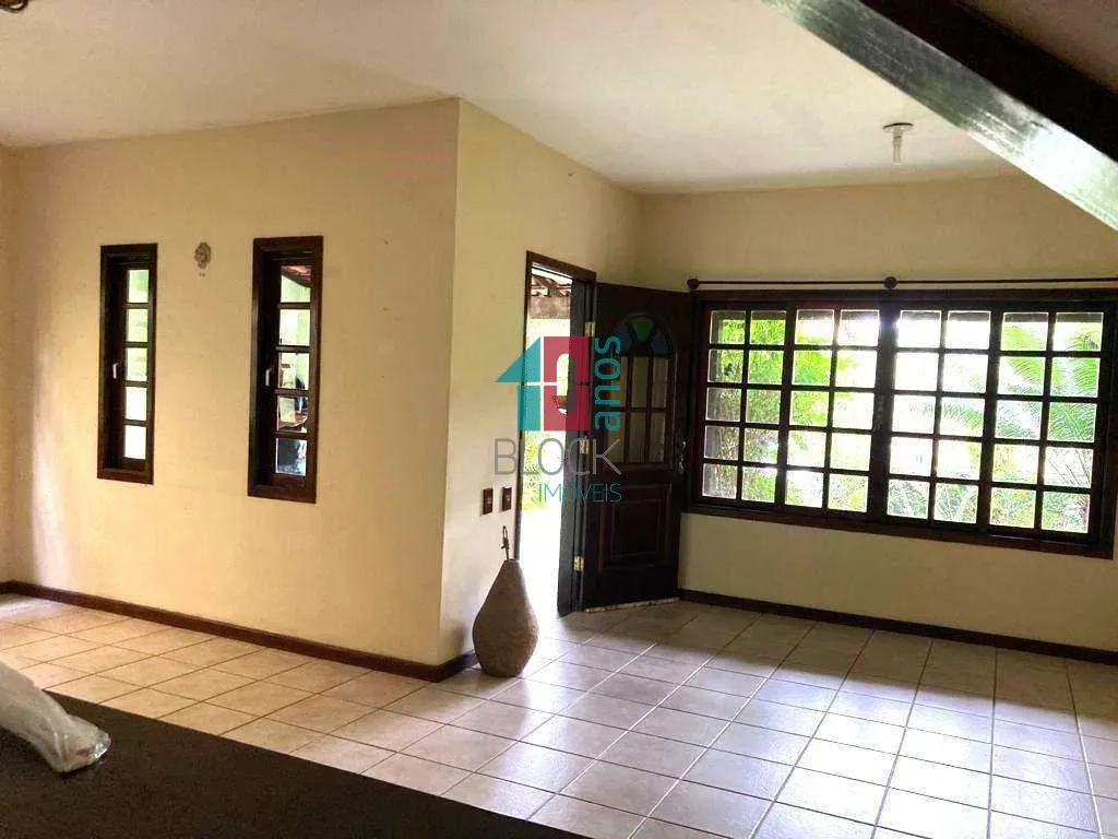 Casa de condomínio com 4 quartos e varanda com churrasqueira — photo 2