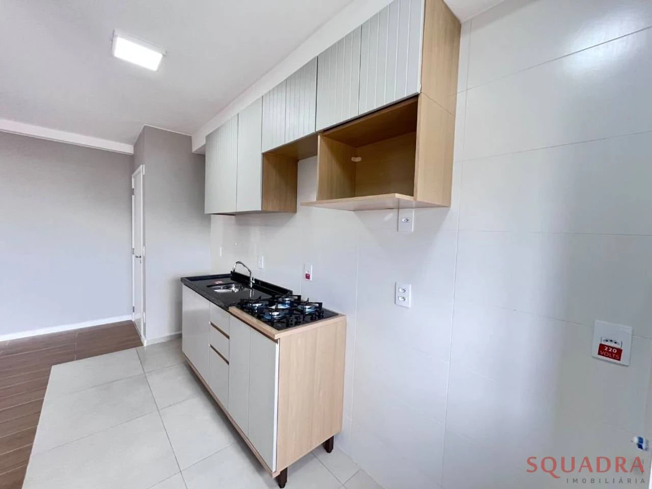 2-bedroom apartment with a grill on the balcony in Curitiba — photo 11