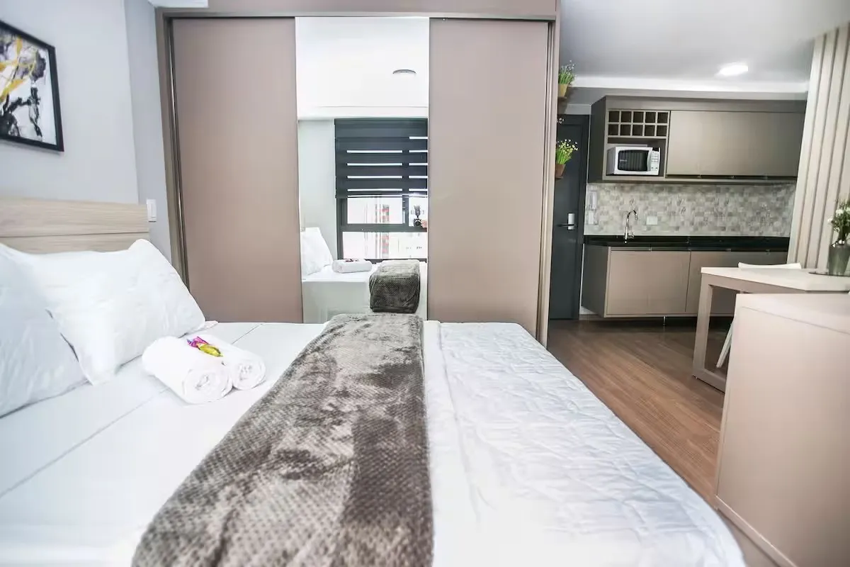 Studio de 28 m² com cozinha americana e sacada de vidro — photo 42