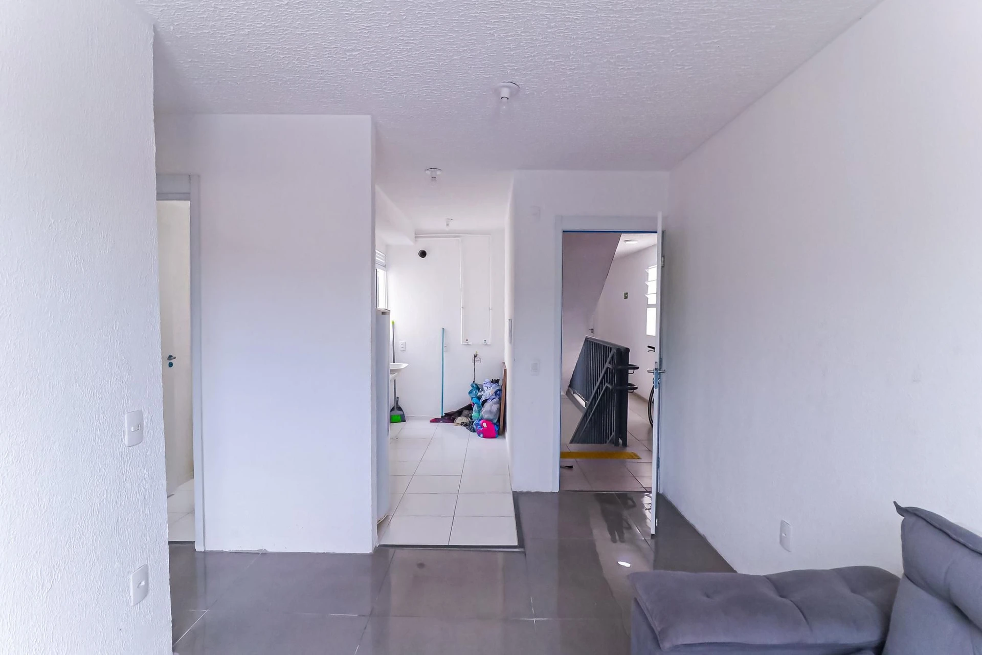 2-bedroom apartment in a building with a gym — photo 32