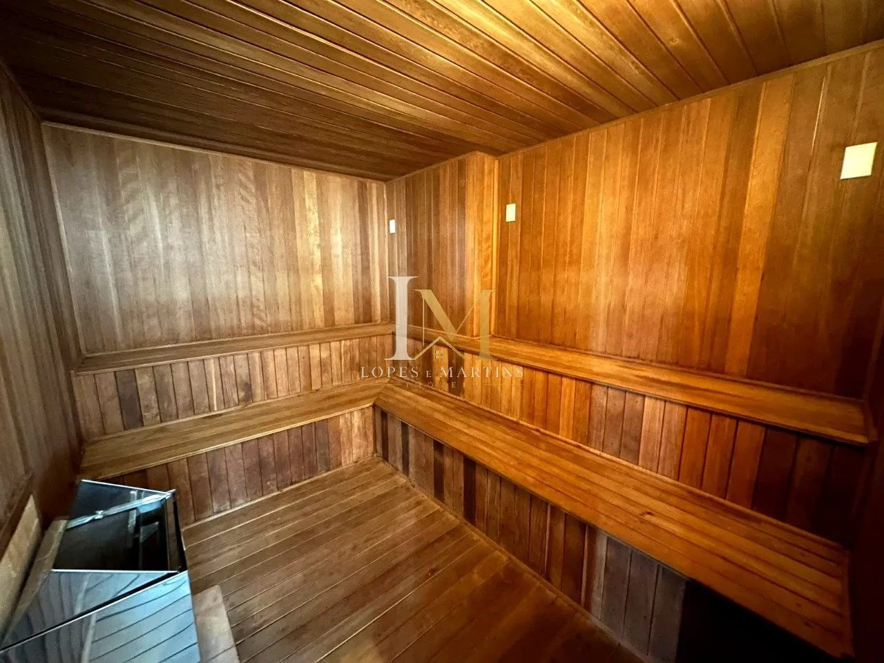 One-bedroom apartment in a building with a gym — photo 44
