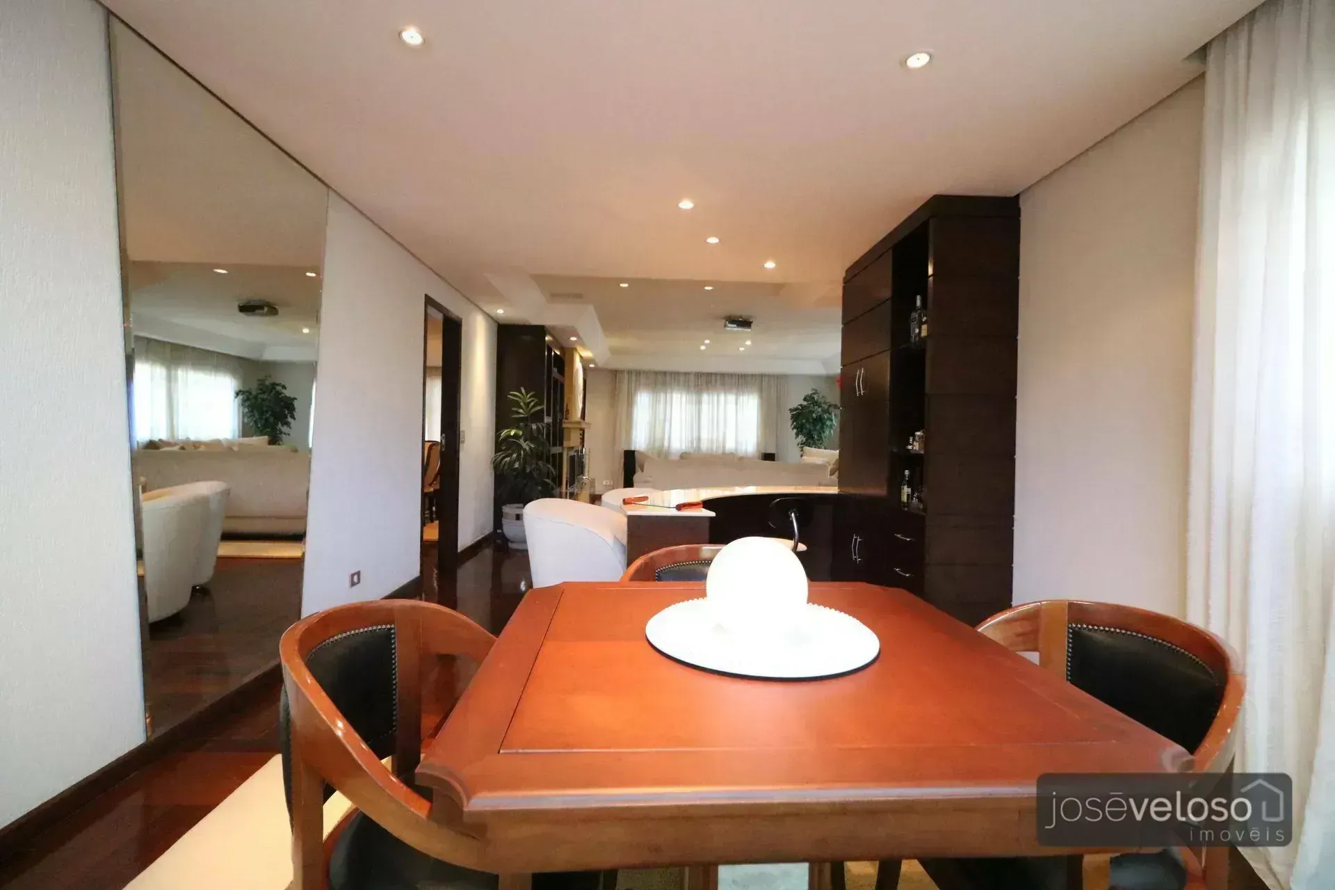 842 m² house with 6 bedrooms and a gas stove — photo 7