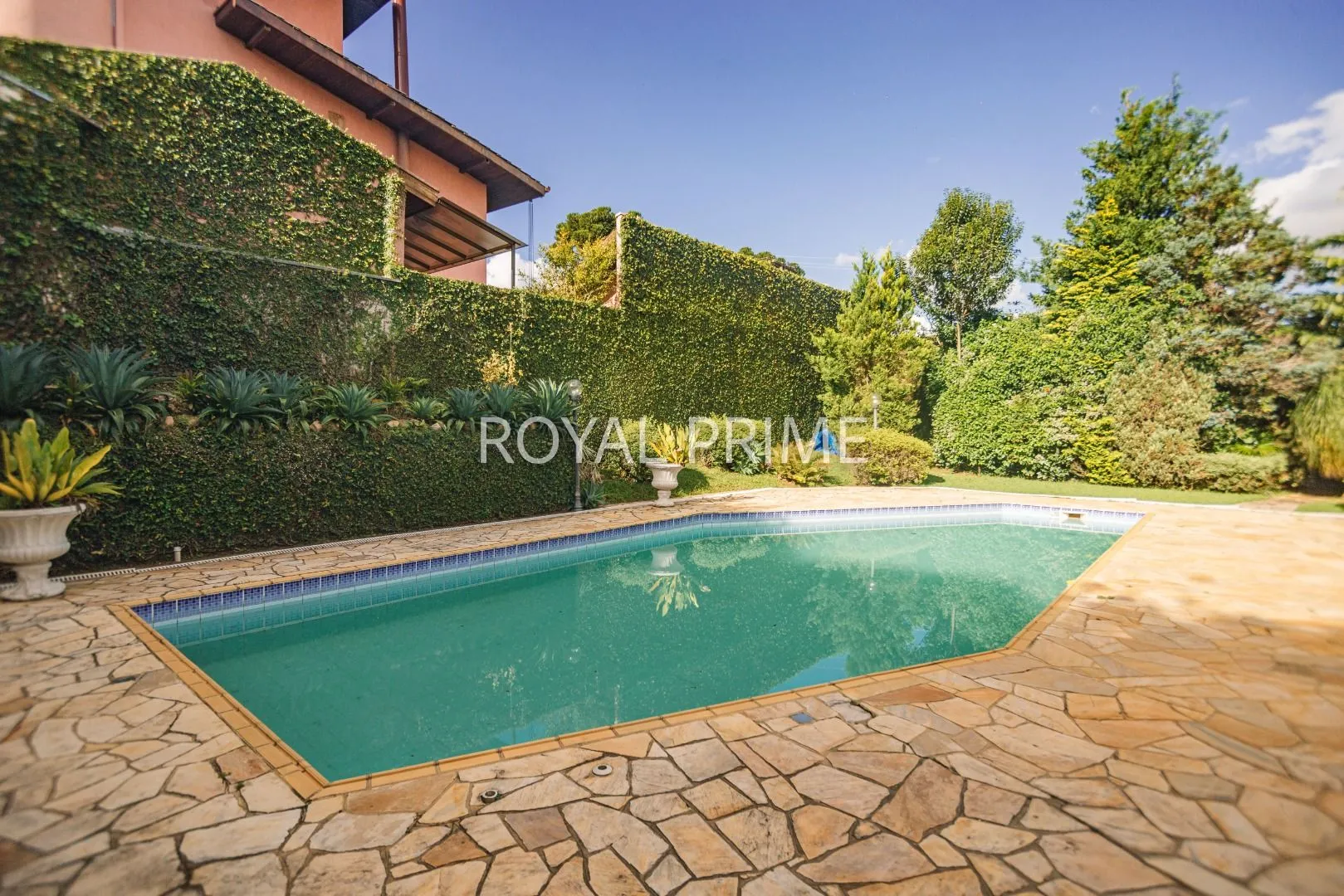 Furnished house in a gated community with 4 bedrooms and 5 baths — photo 9