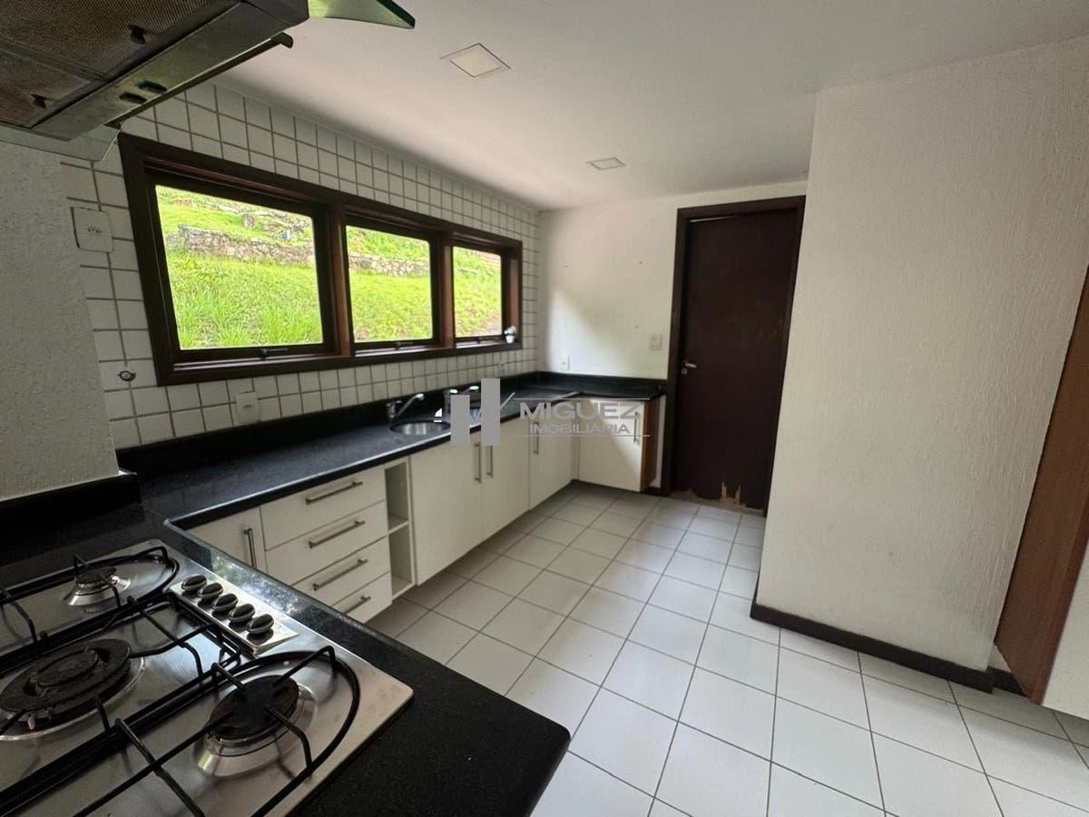 Water view in a 4-bedroom house, 340 m² — photo 3