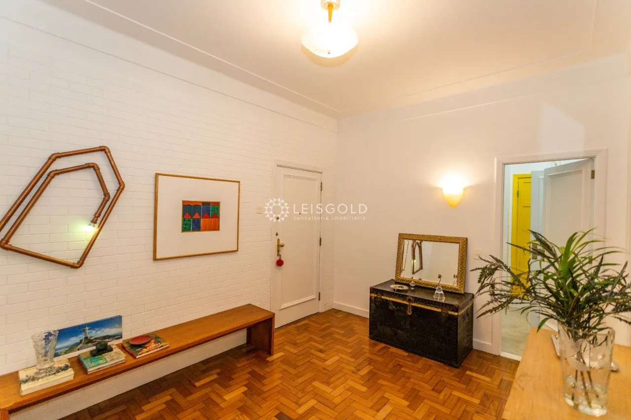 Home office in a 4-bedroom apartment, 220 m² — photo 33