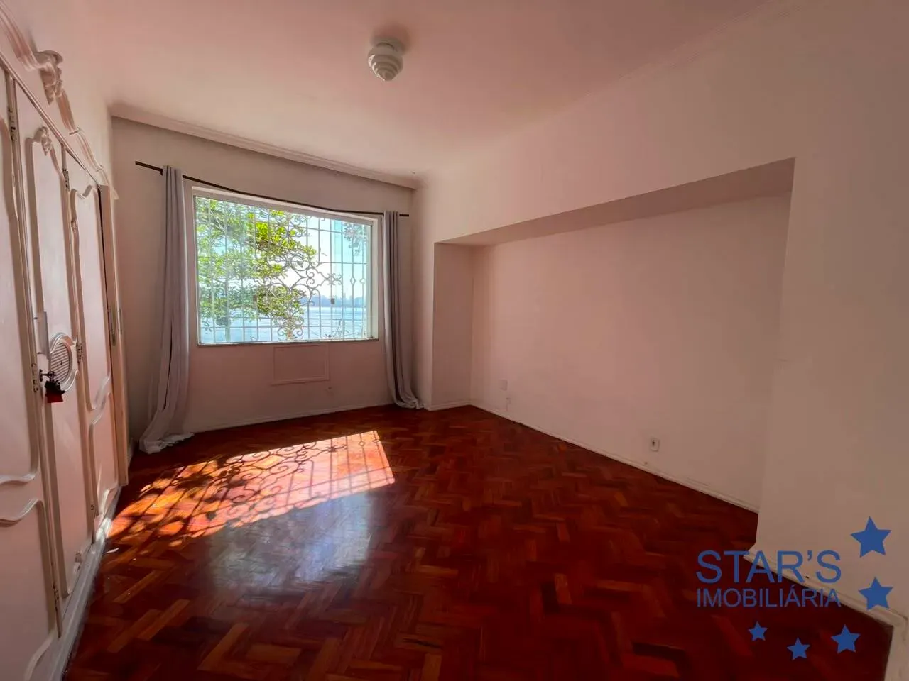 Будинок 250 м² із вікнами від підлоги до стелі — photo 23