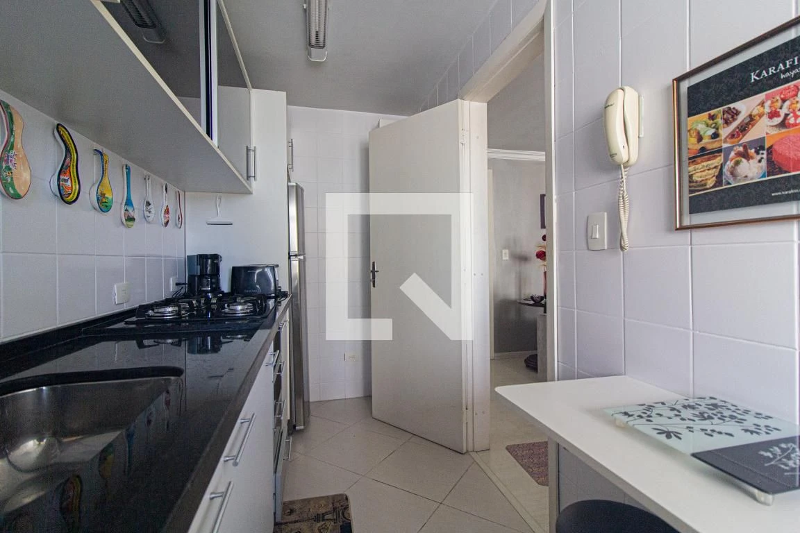 Furnished apartment, 97 m², with a glass-enclosed balcony — photo 13