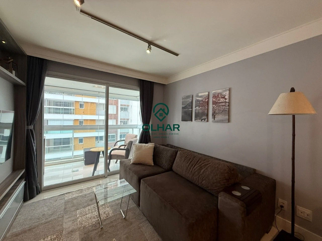 Glass-enclosed balcony in a 2-bedroom apartment, 93 m² — photo 26