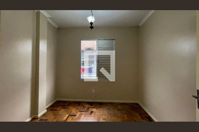 Wood or laminate floors in a 3-bedroom apartment, 70 m² — photo 3