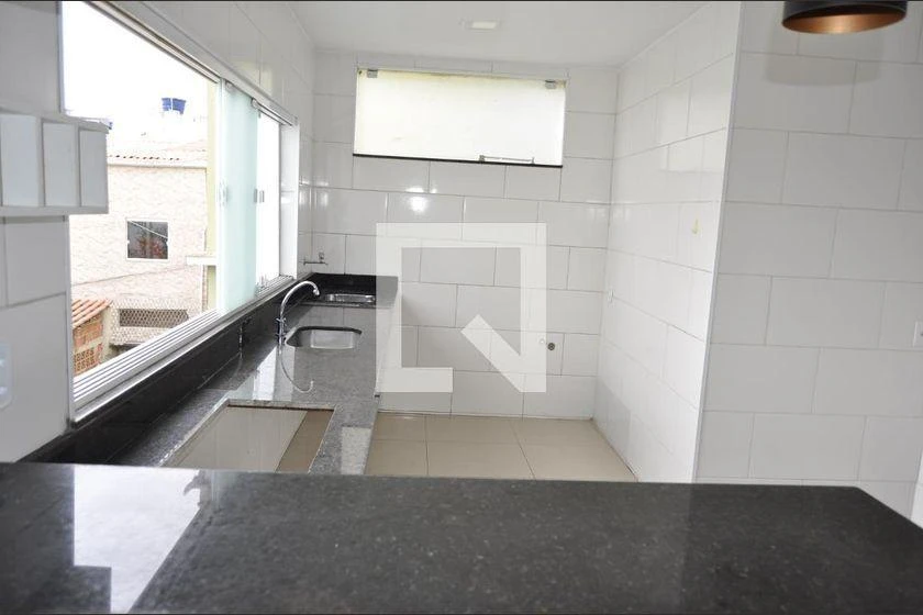 Casa para alugar com 3 quartos, varanda e 110 m²