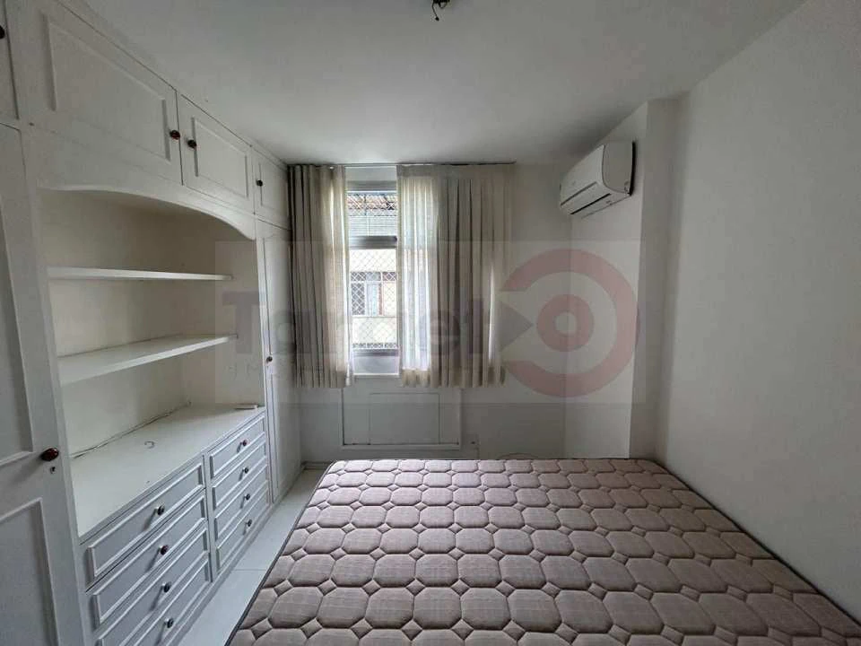 2-bedroom apartment with wood or laminate floors — photo 13