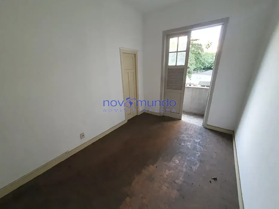 2-bedroom apartment with a balcony — photo 11