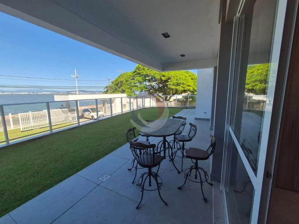 200 m² apartment with a dishwasher and a water view — photo 13