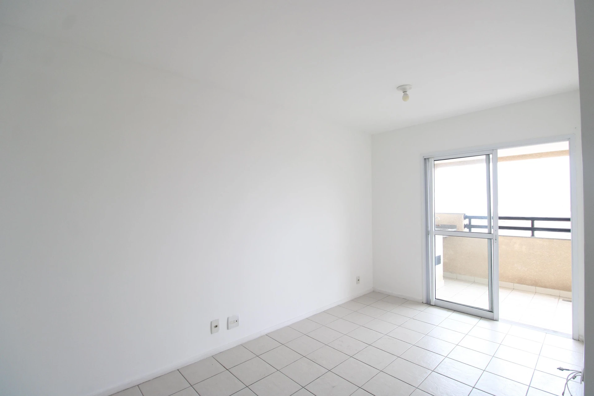 Balcony with a grill in a 3-bedroom apartment, 74 m² — photo 22