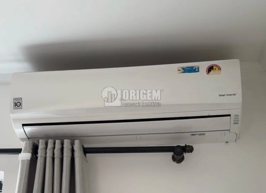 Дерев'яна підлога або ламінат та 1 спальня: квартира 43 м² — photo 2