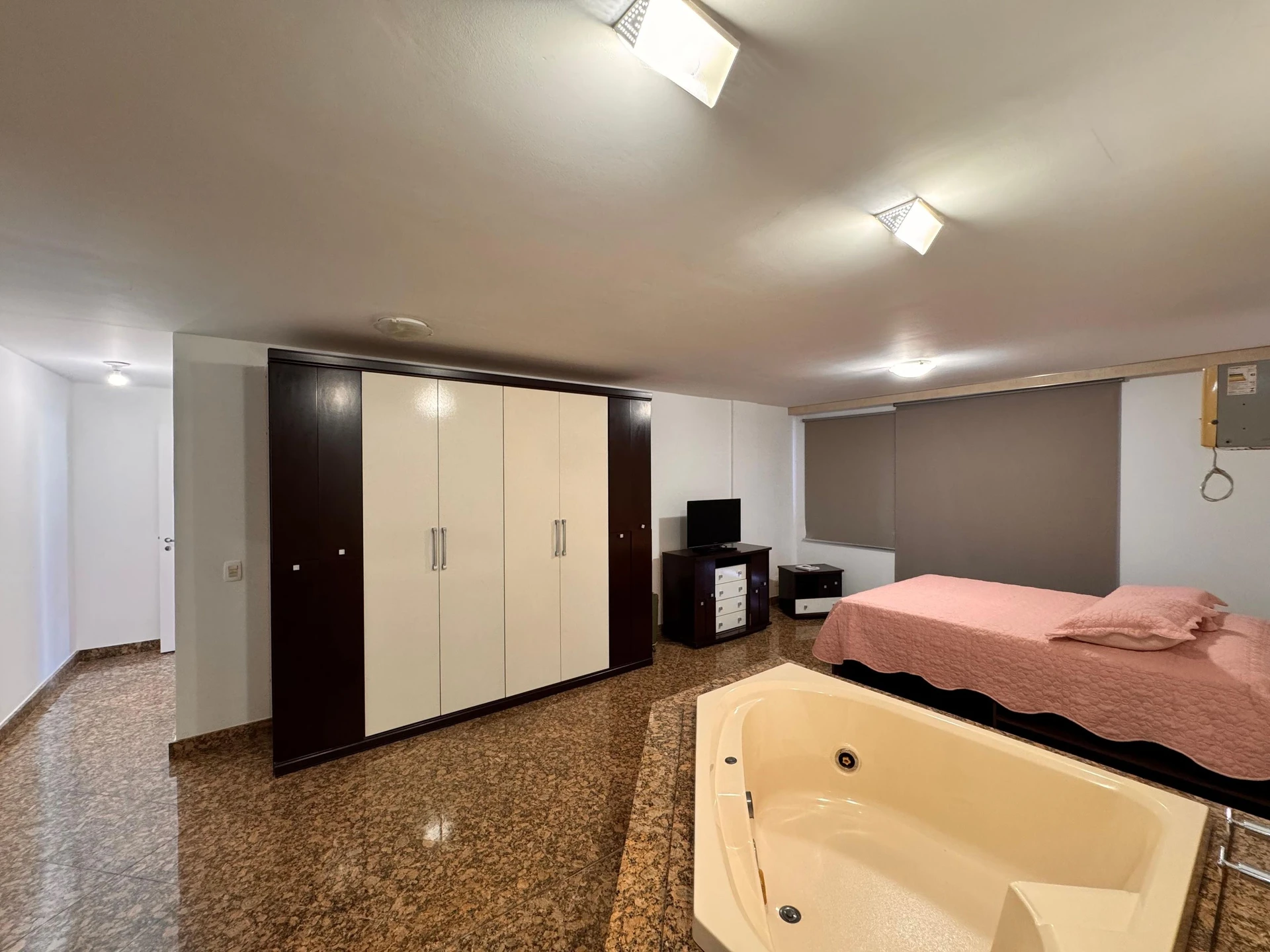 Apartamento, 233 m², com janelas do piso ao teto — photo 2