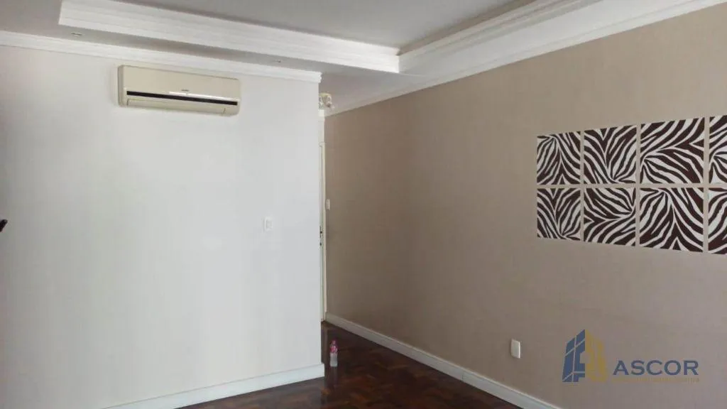 1-bedroom apartment with living room and air conditioning — photo 6