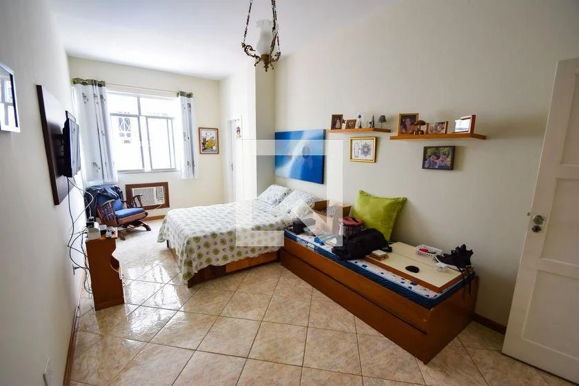 Rental house with 6 bedrooms and 260 m² total area — photo 18