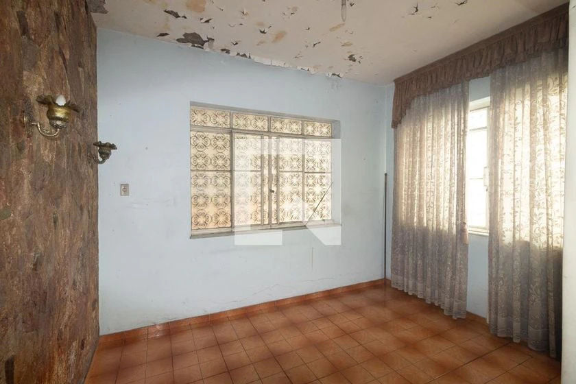 6-bedroom house with a glass-enclosed balcony — photo 25