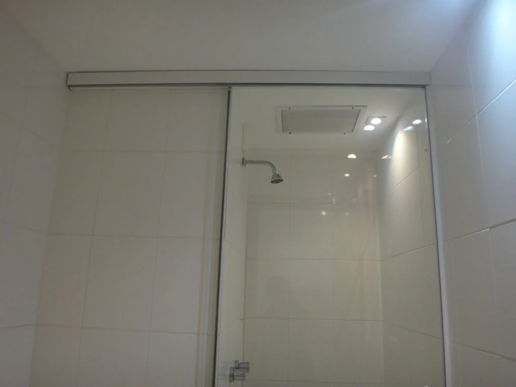 Studio, 69 m², with a glass-enclosed balcony — photo 14