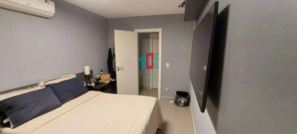 Furnished apartment with 3 en-suite bedrooms and 2 spots — photo 11