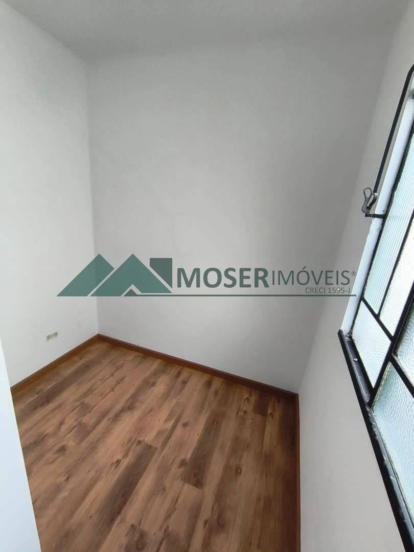 Apartment, 104 m², with wood or laminate floors — photo 4