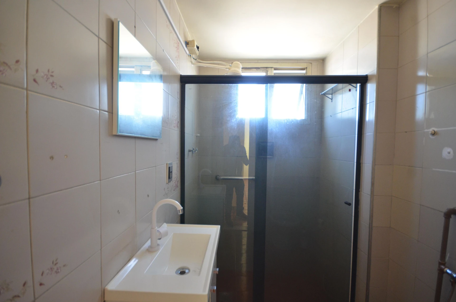 Unfurnished 2-bedroom apartment with a private garden — photo 35