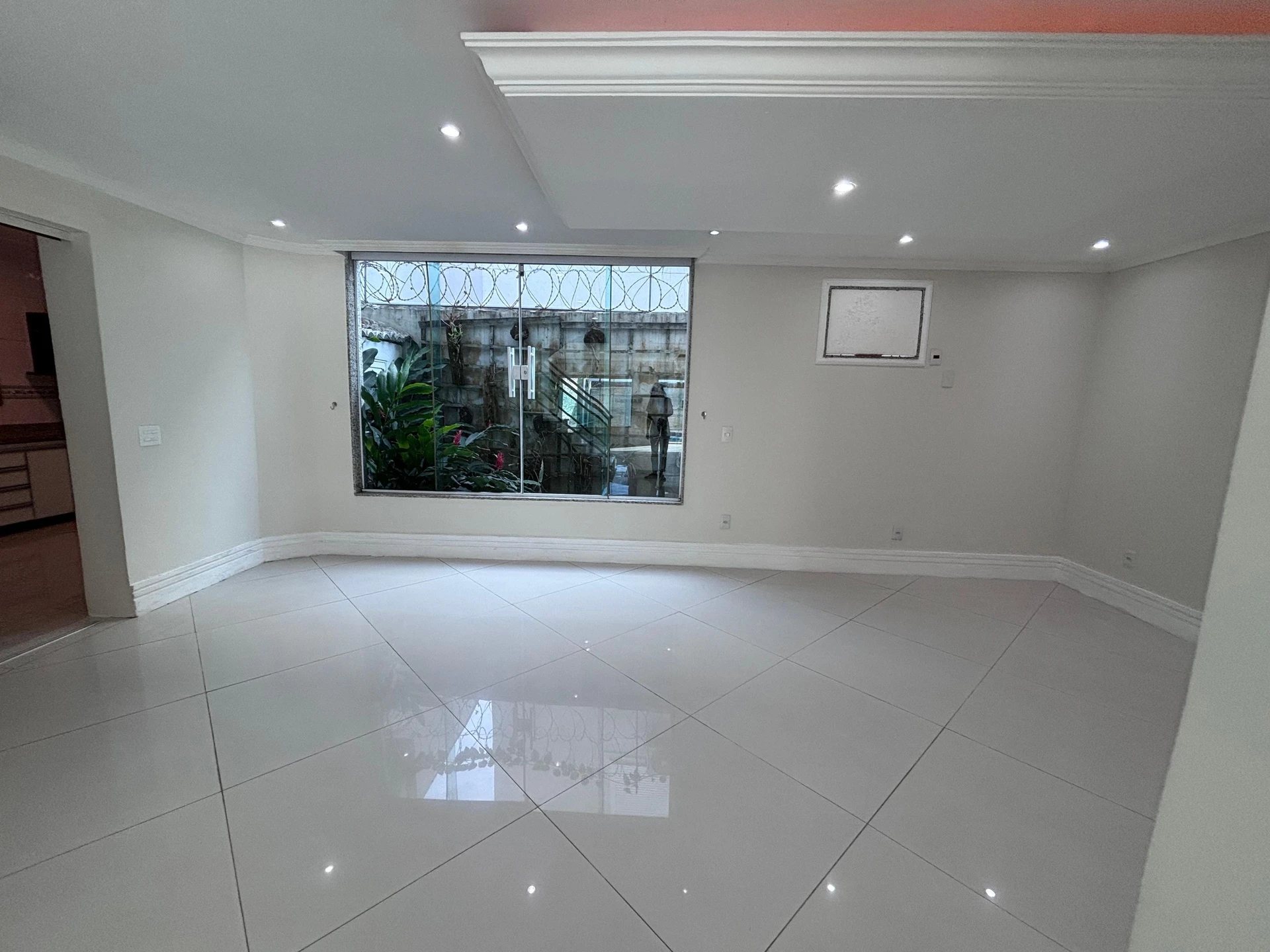 Condo house with 6 bedrooms and a balcony grill — photo 65